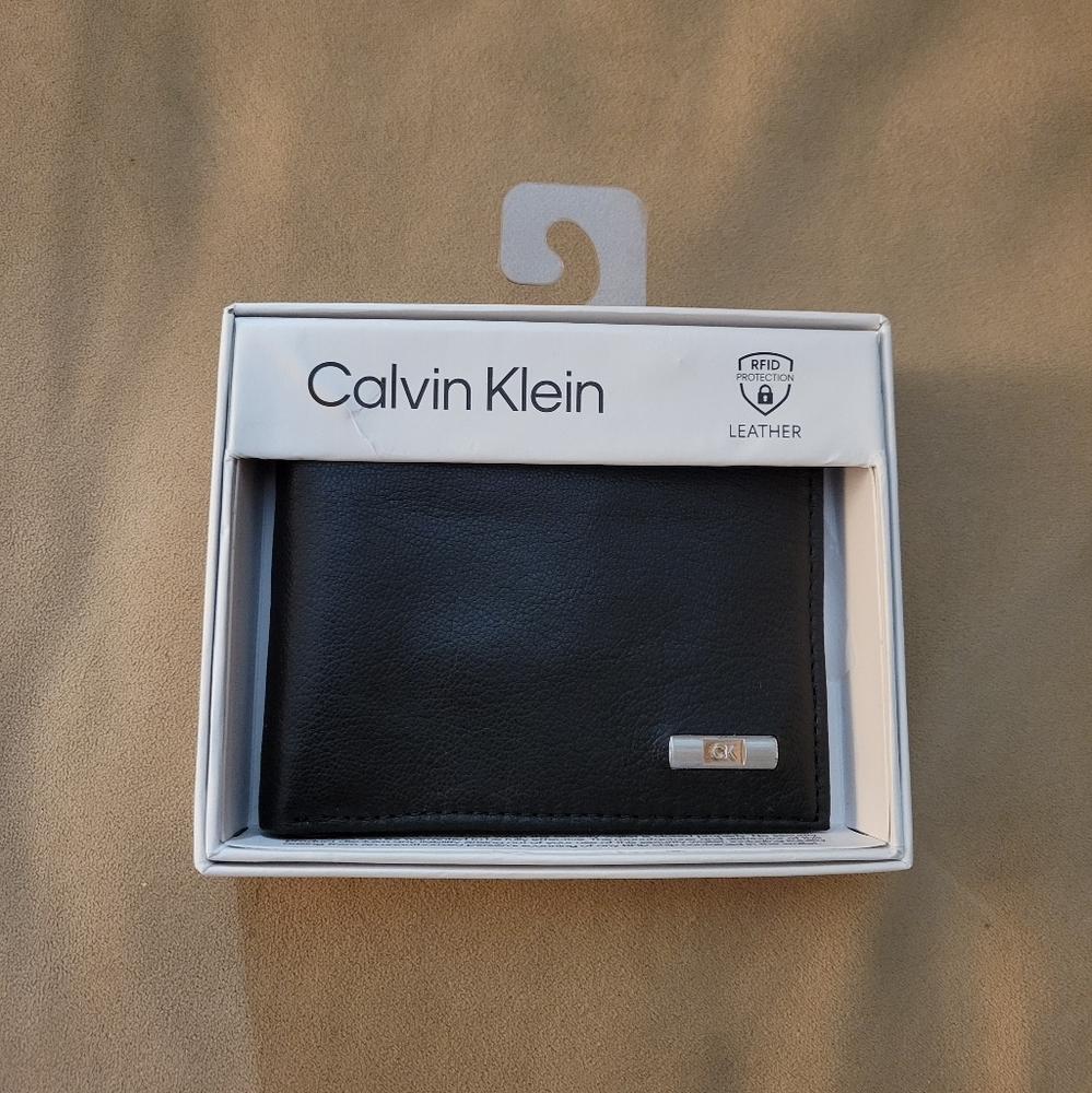 NWT Calvin Klein Leather Wallet